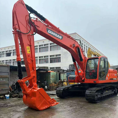 W dobrym stanie używana koparka DOOSAN DX225LCA