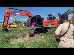 Koparka Doosan DX300LC, masa eksploatacyjna 30 ton, łyżka 0,64-1,75 m³, moc 151 kW